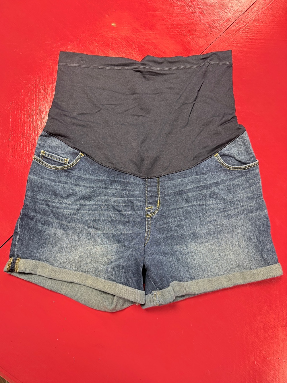 LIZ LANGE MATERNITY JEAN DENIM CUFF ROLL SHORTS